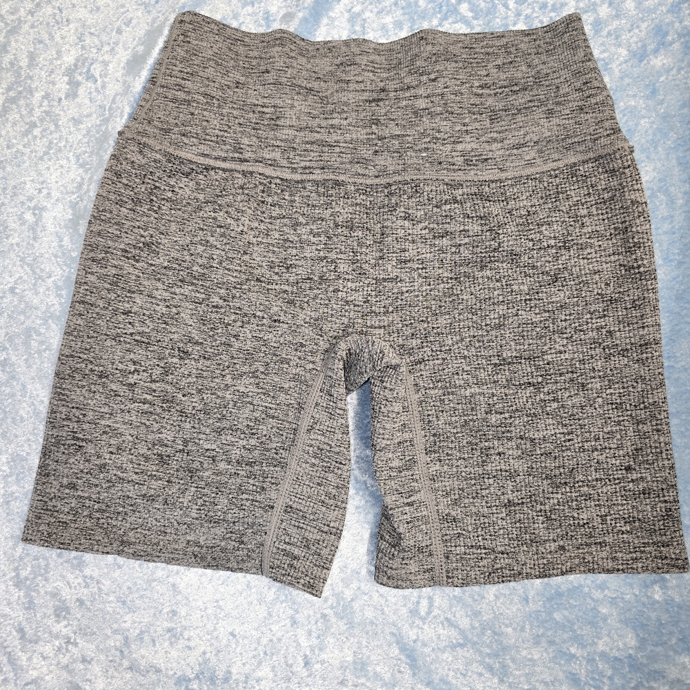 Colsie Gray Heather Bike Shorts - Picture 4 of 4